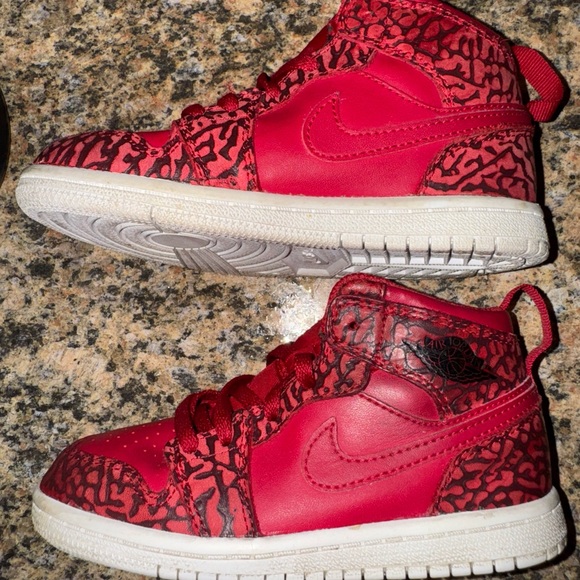 Air Jordan 1 High Retro GS BG GYM RED Elephant Print Red Toddlers 10C 826715-600 - Picture 9 of 10